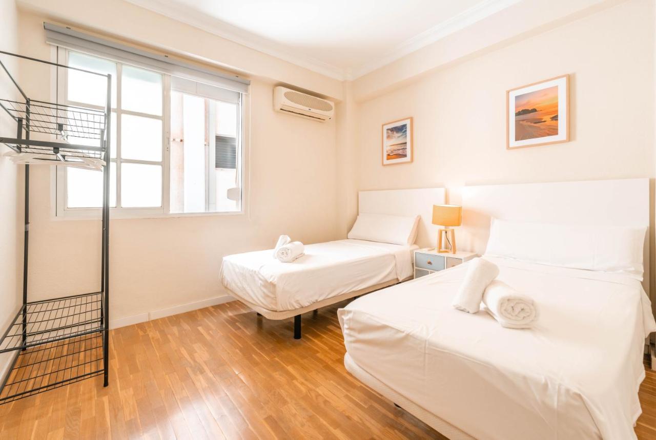 Gran Apartamento De 3 Habitaciones Junto A La Catedral مالقة المظهر الخارجي الصورة