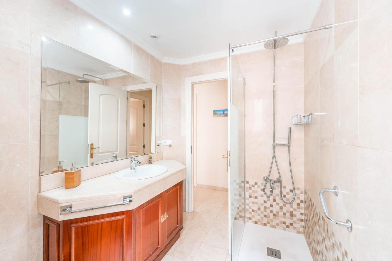Gran Apartamento De 3 Habitaciones Junto A La Catedral مالقة المظهر الخارجي الصورة