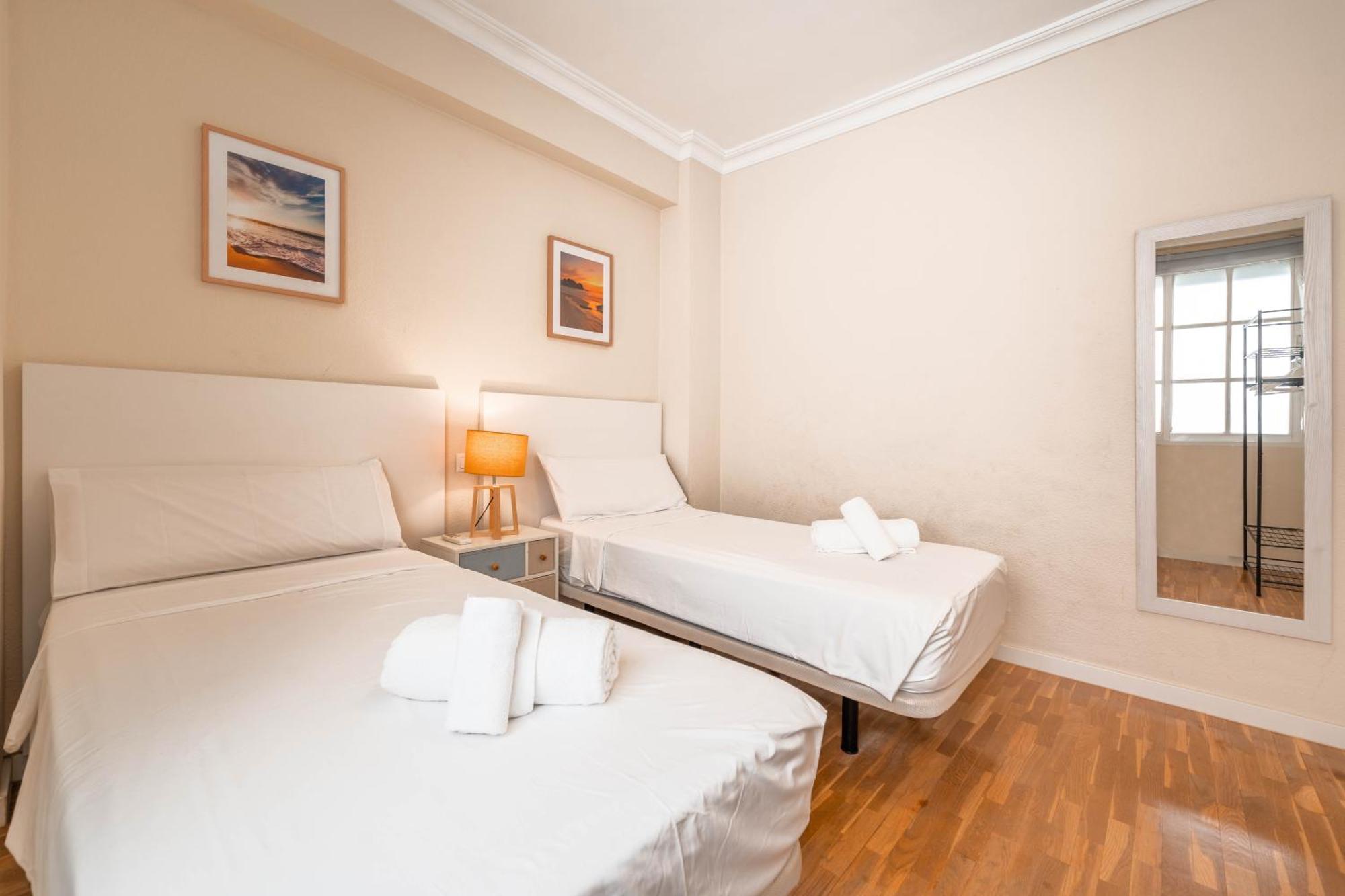 Gran Apartamento De 3 Habitaciones Junto A La Catedral مالقة المظهر الخارجي الصورة